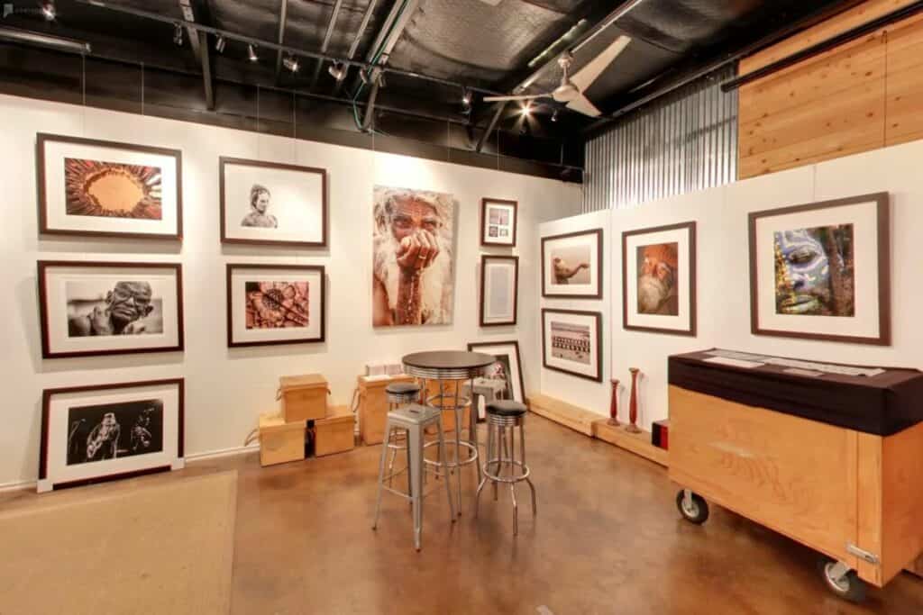 Want to get more out of your art gallery visit? Start by looking