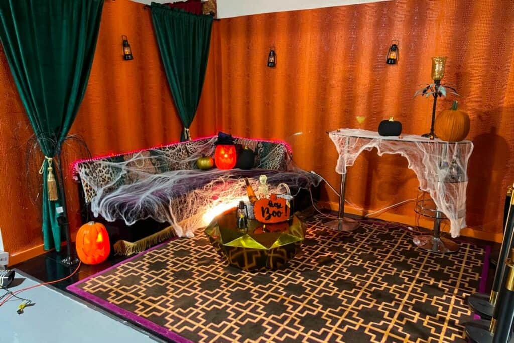 12 Unique Halloween Photoshoot Ideas For Adults (2024) - Peerspace