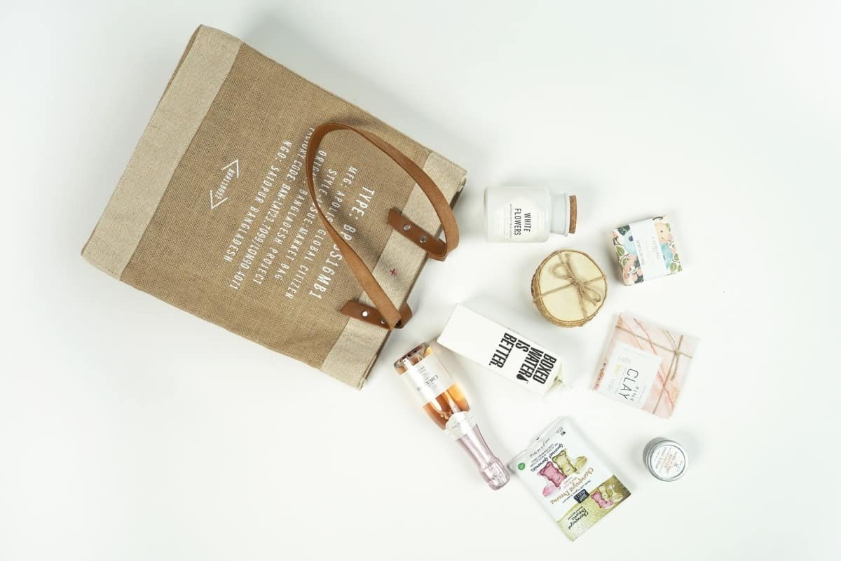 20 Creative Bag Display Ideas for Retail